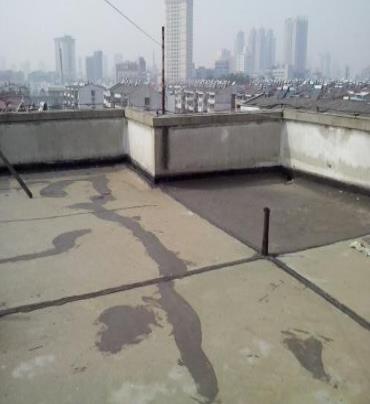 宝坻漏水维修 楼顶漏水是什么原因，楼顶漏水维修方法是什么?